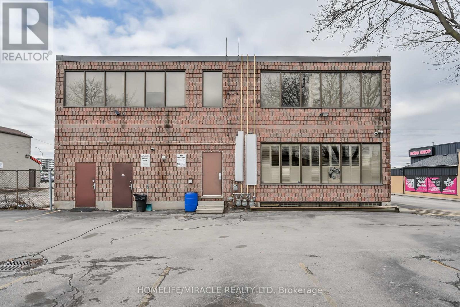 54 Centennial Parkway N Property Photo 10