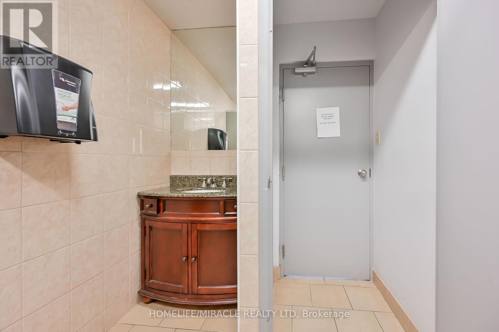 54 Centennial Parkway N Property Photo 32