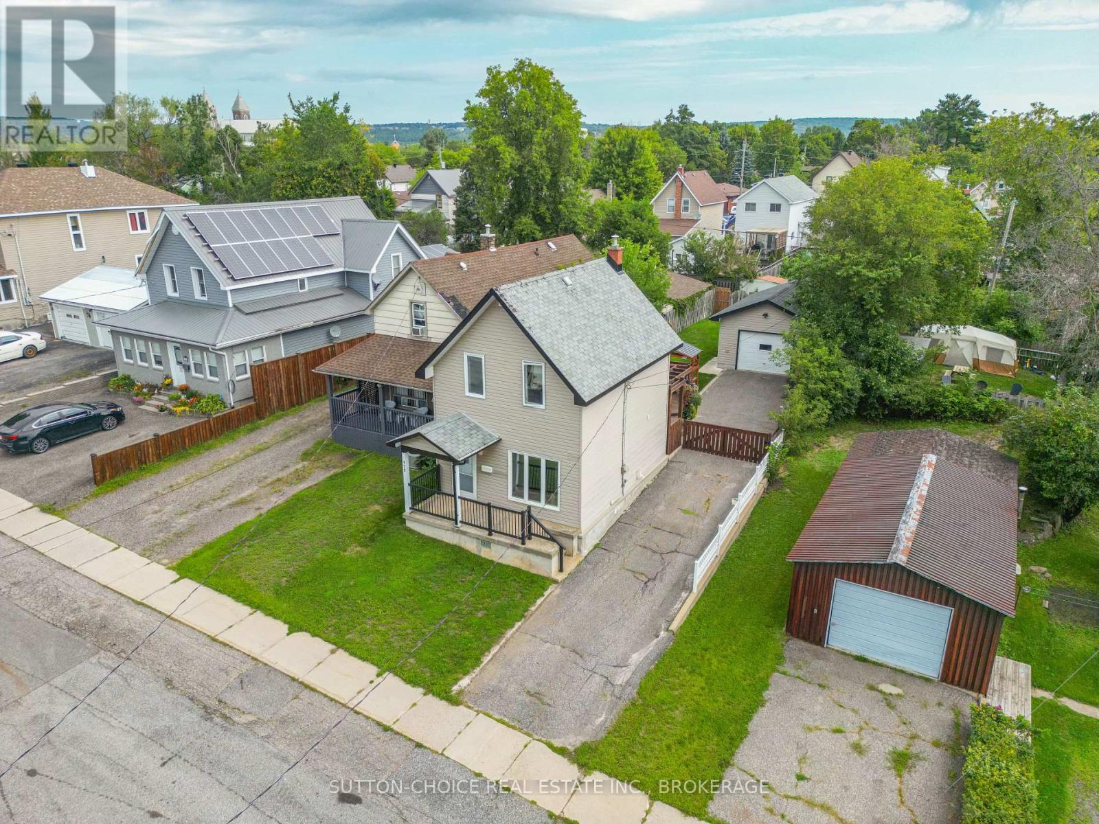372 Third Avenue E Property Photo 3