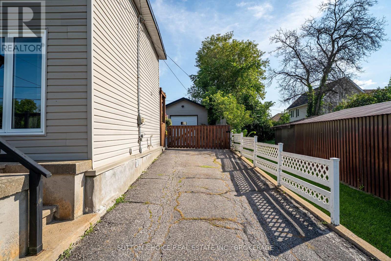 372 Third Avenue E Property Photo 5