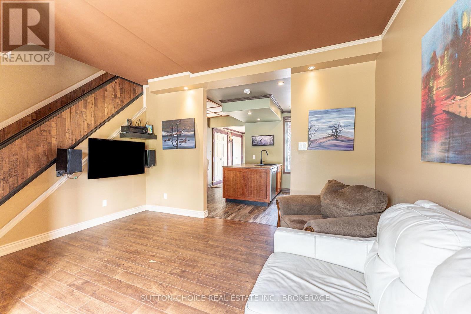 372 Third Avenue E Property Photo 10