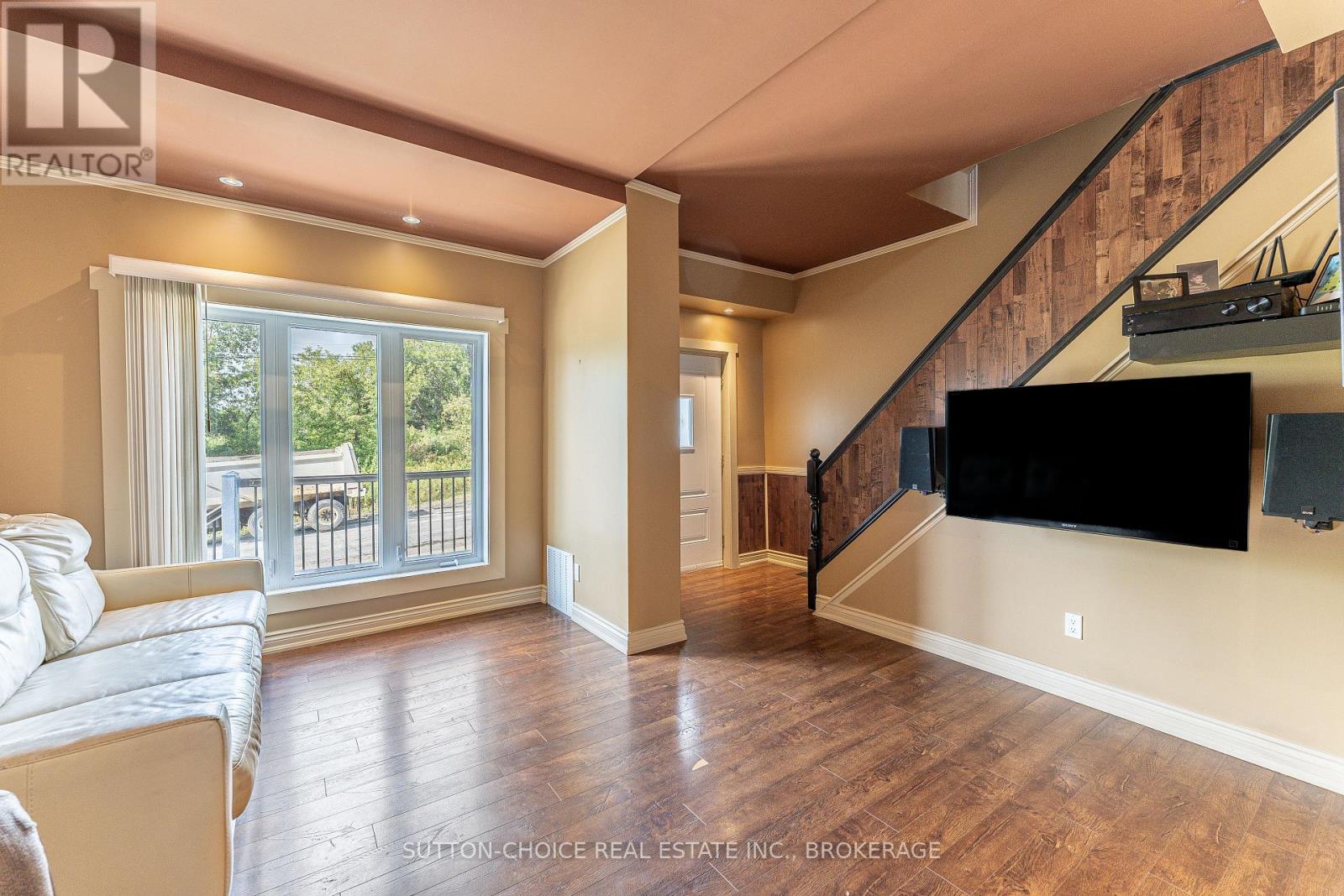 372 Third Avenue E Property Photo 11