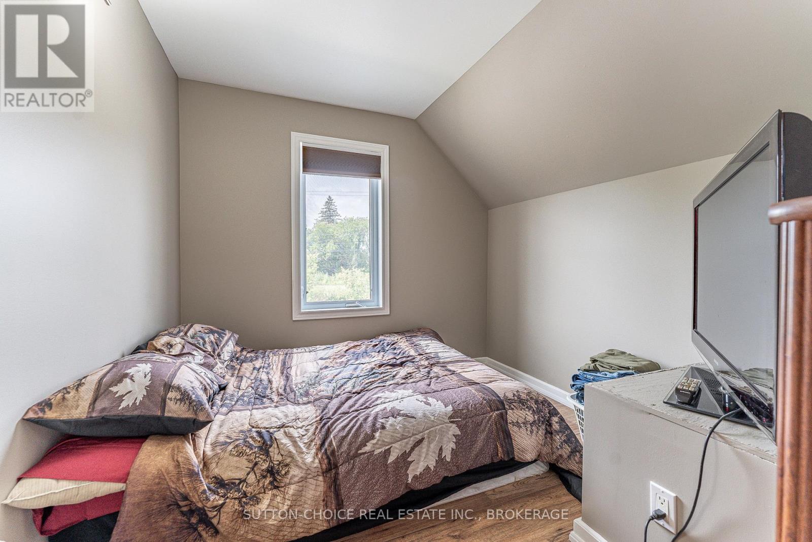 372 Third Avenue E Property Photo 27