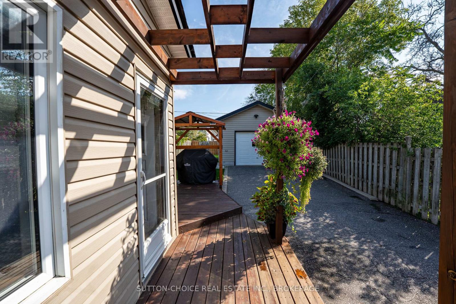 372 Third Avenue E Property Photo 32