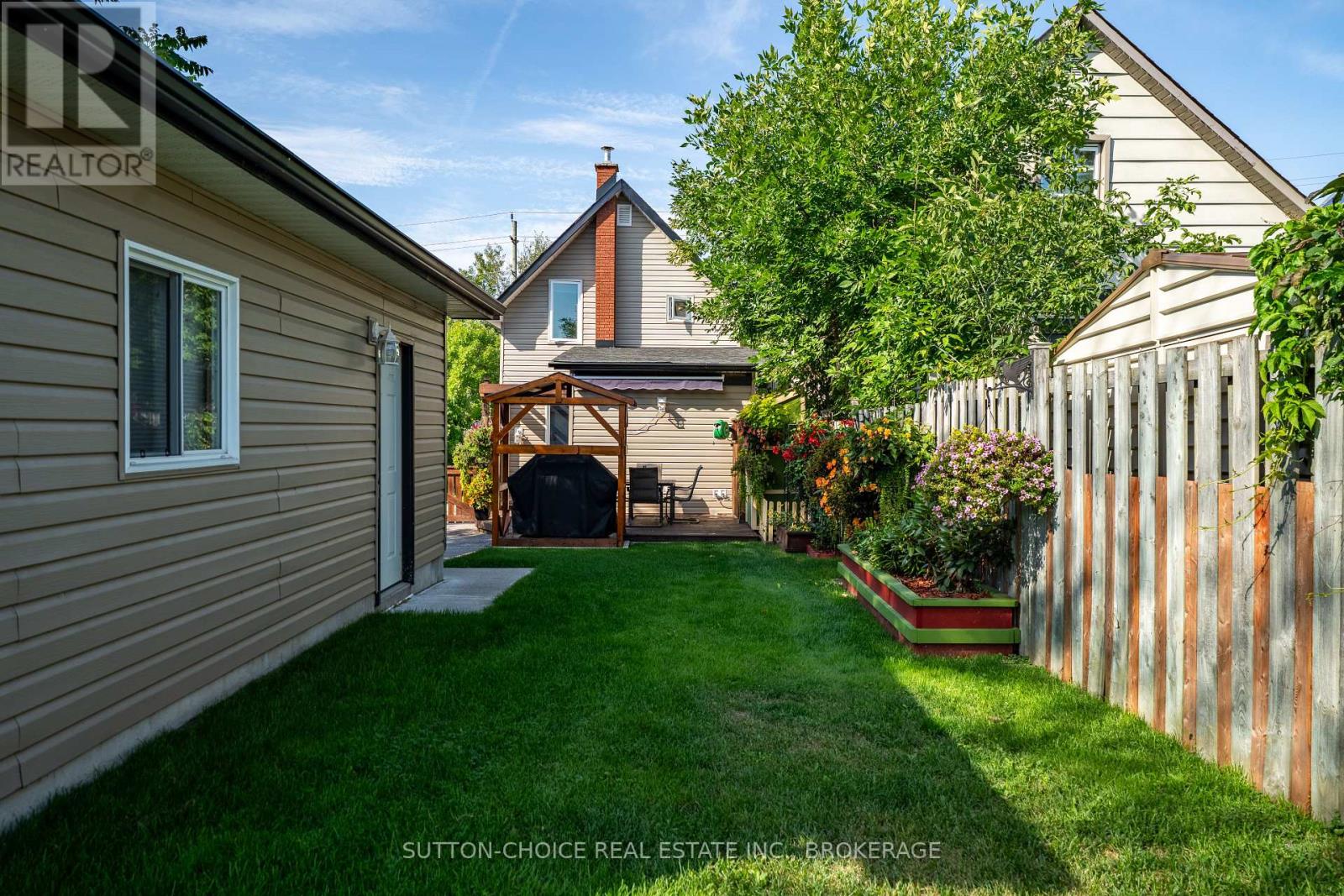 372 Third Avenue E Property Photo 40