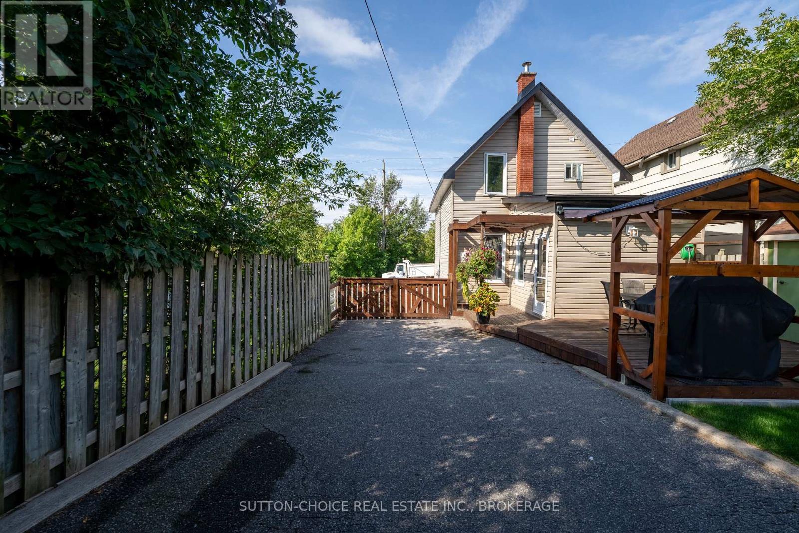 372 Third Avenue E Property Photo 43