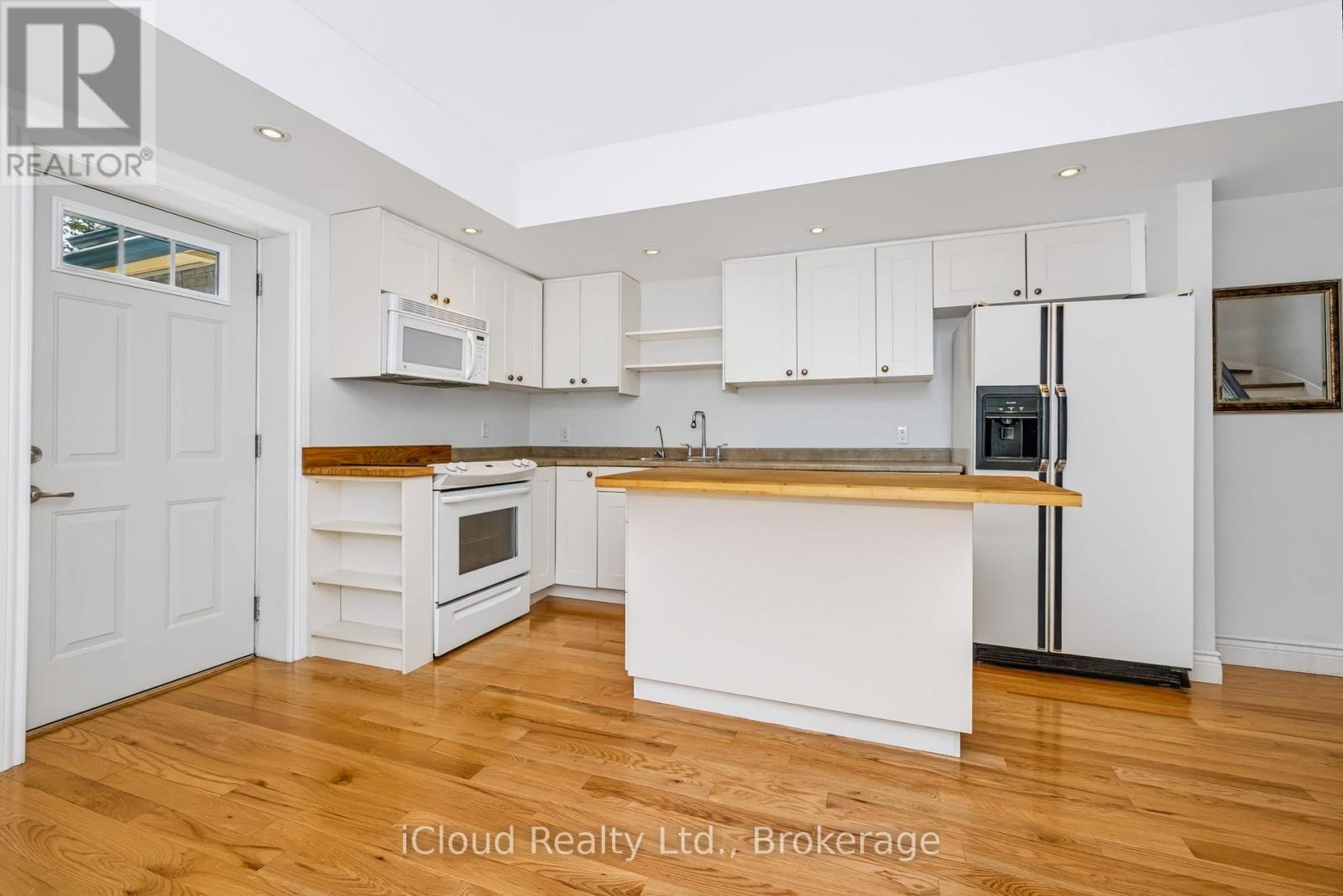 654 Duke Street Property Photo 11