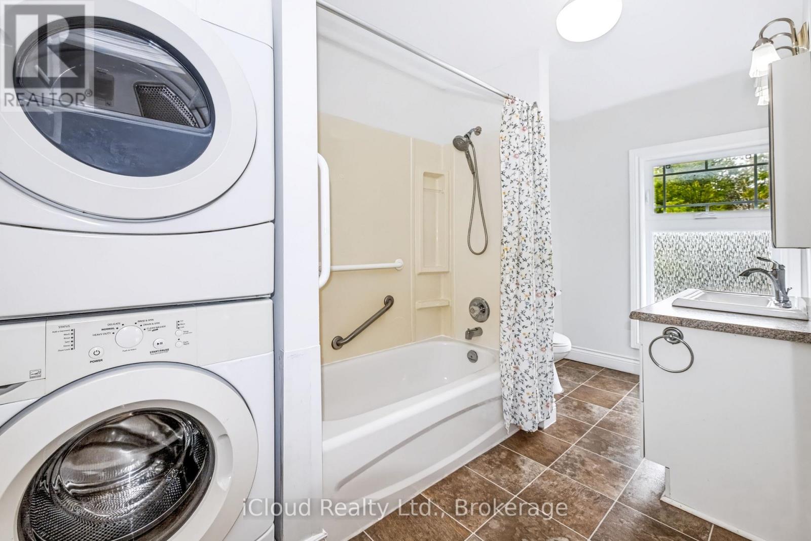 654 Duke Street Property Photo 23