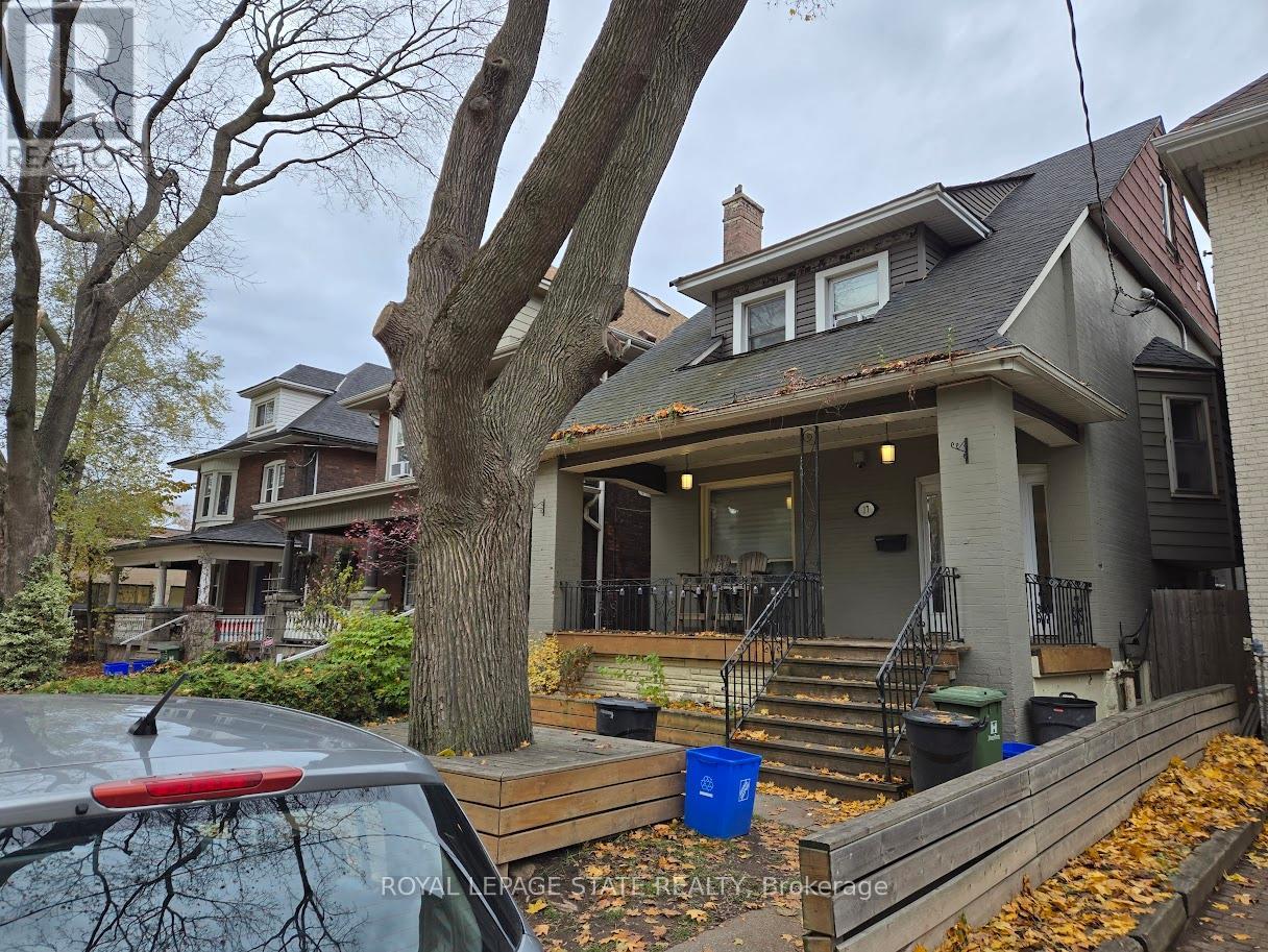 17 Fairleigh Avenue S Property Photo 2