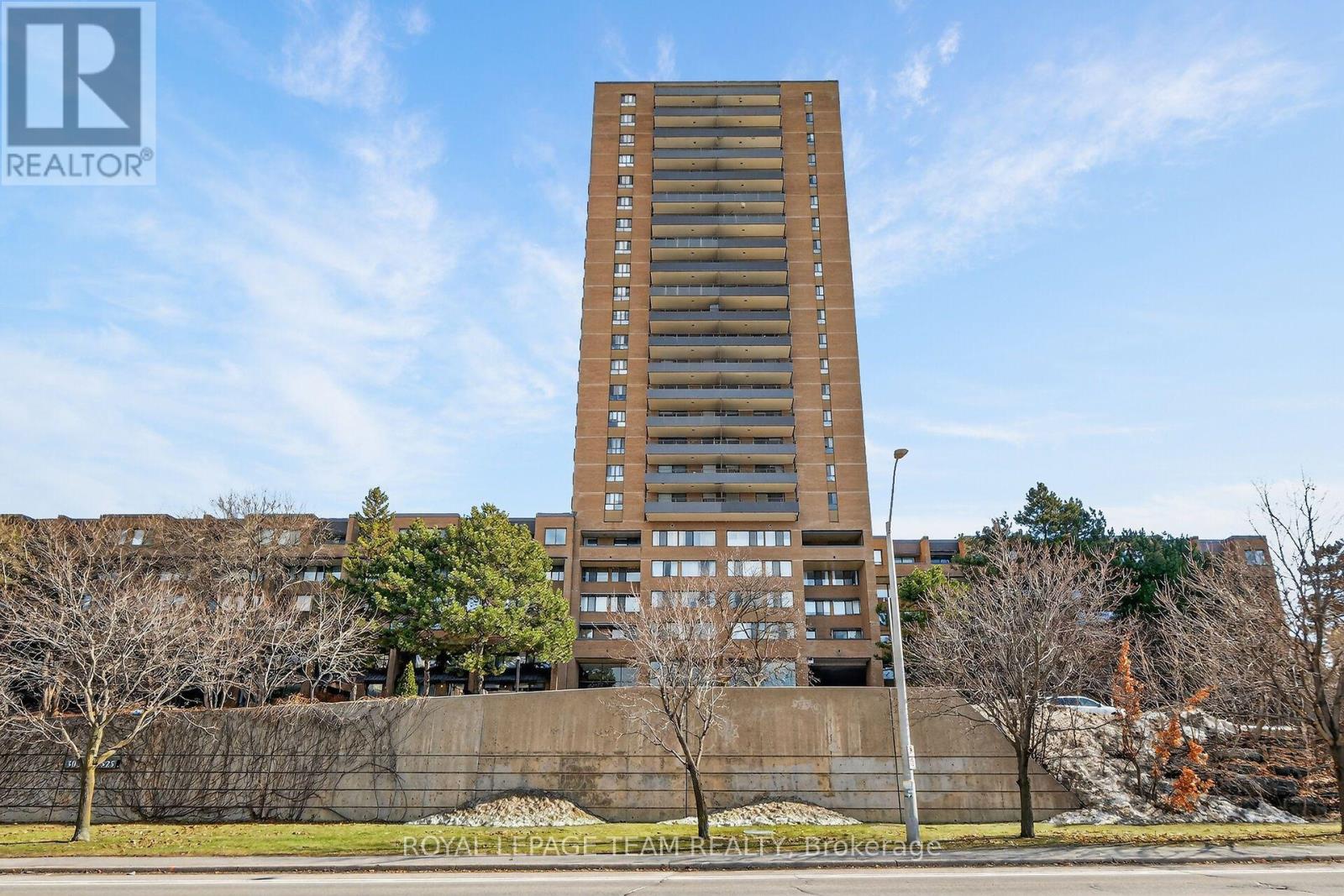 1809 - 515 St Laurent Boulevard Property Photo 1
