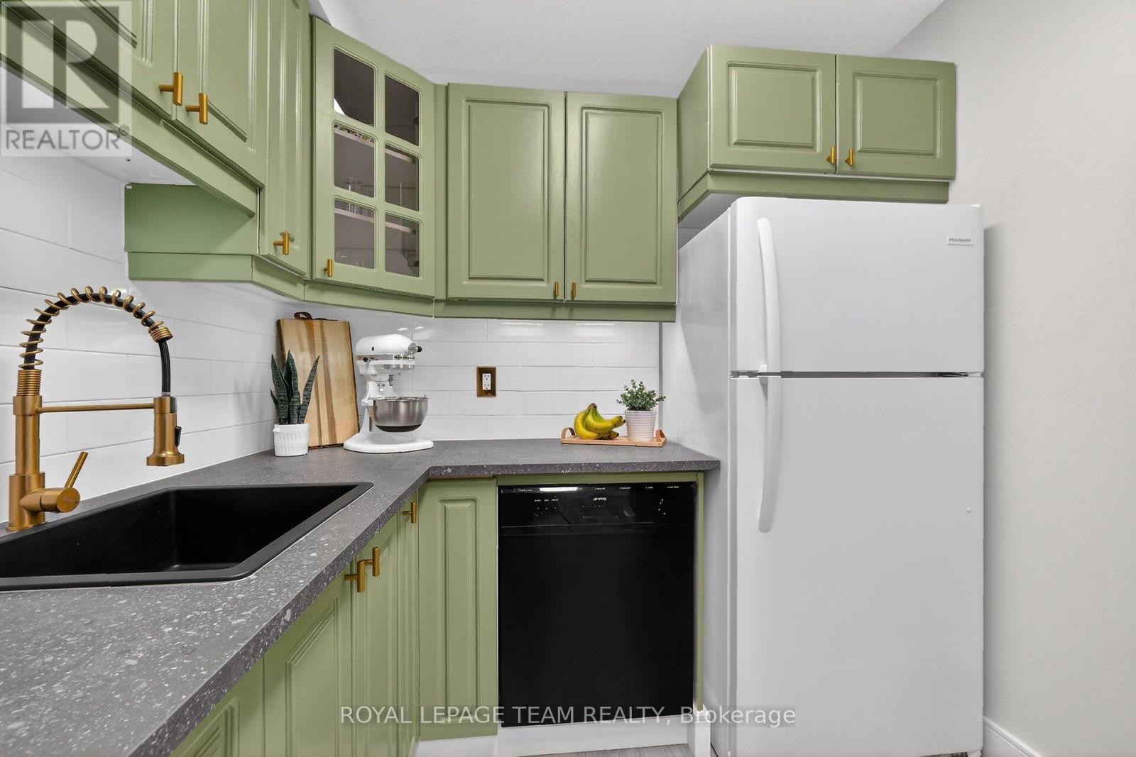 1809 - 515 St Laurent Boulevard Property Photo 14