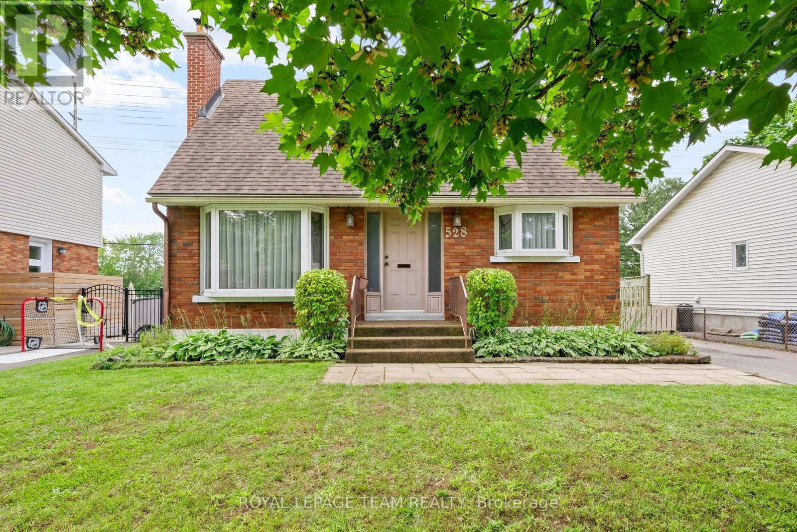 528 BROWNING AVENUE