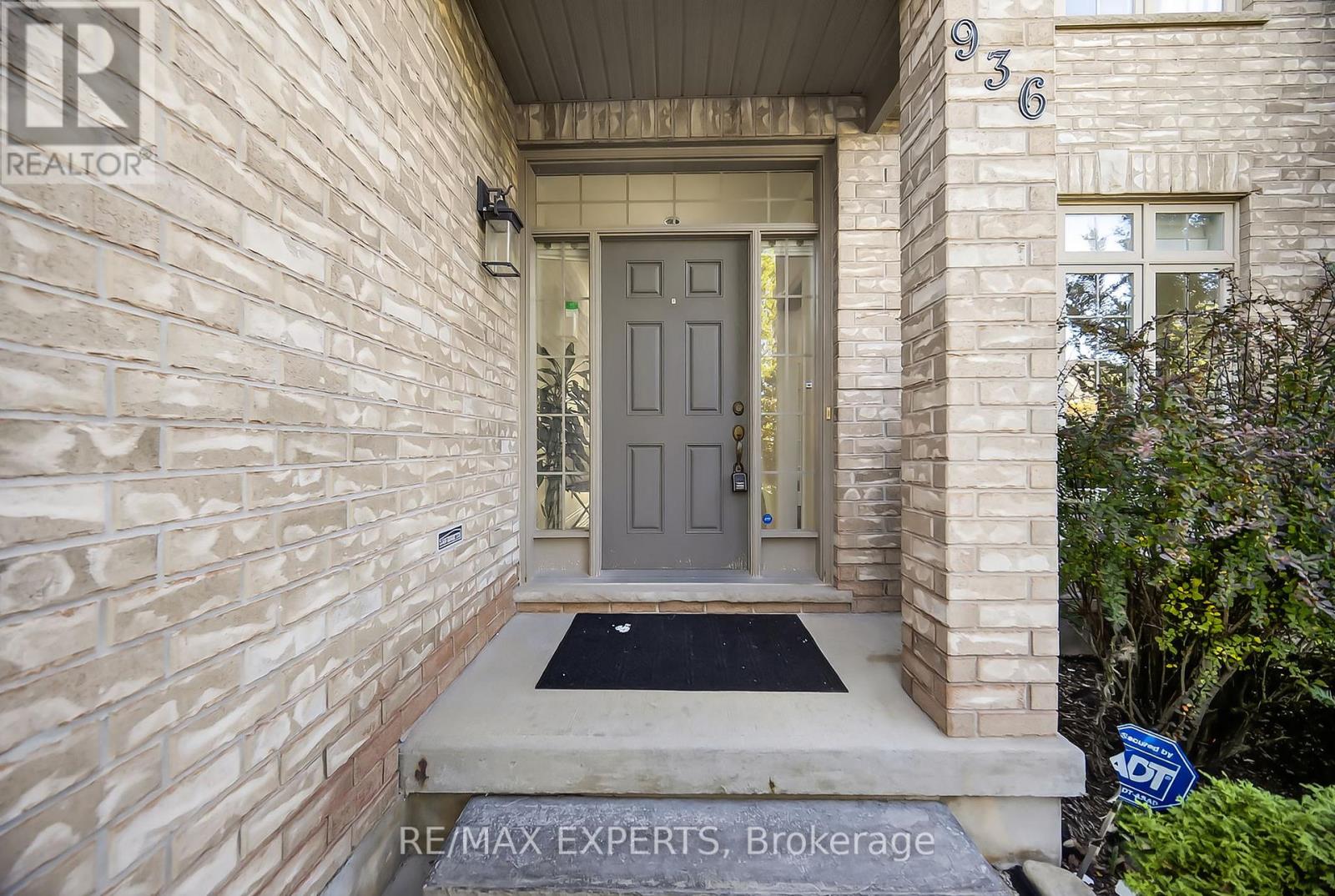 936 Talisman Crescent Property Photo 2