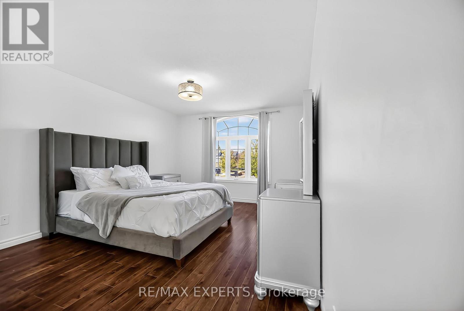936 Talisman Crescent Property Photo 17