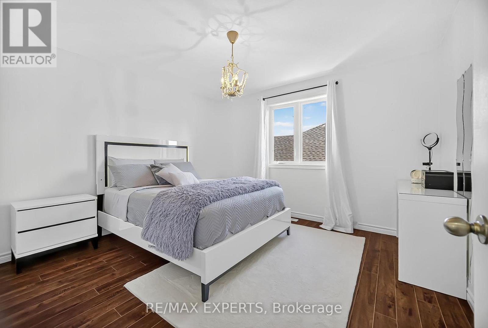 936 Talisman Crescent Property Photo 18