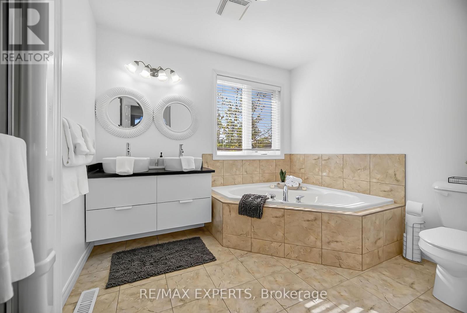 936 Talisman Crescent Property Photo 19