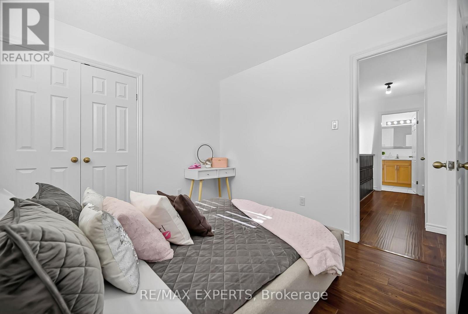 936 Talisman Crescent Property Photo 28