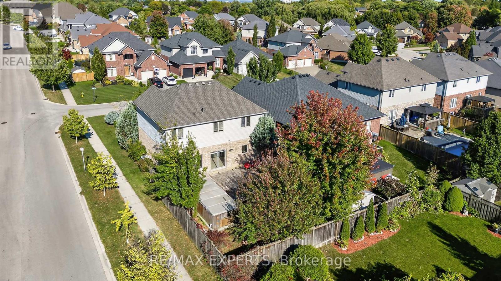 936 Talisman Crescent Property Photo 36