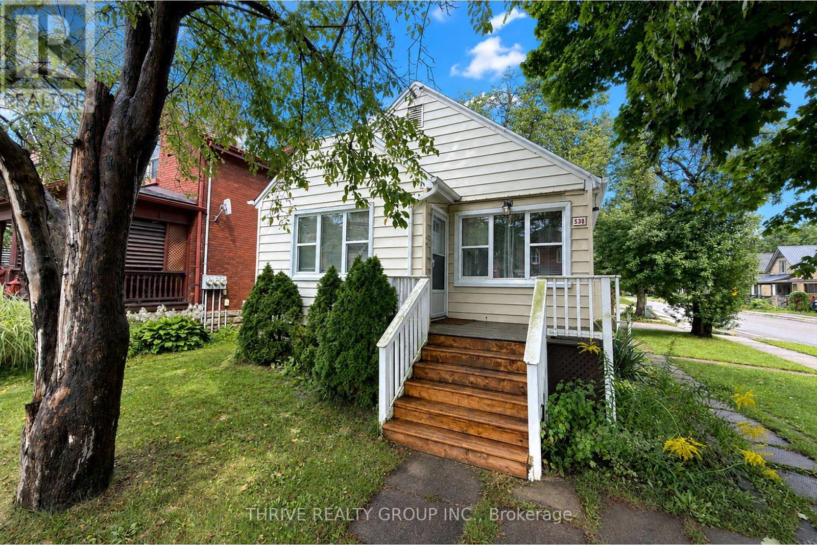 UPPER - 538 QUEBEC STREET Property Photo 1