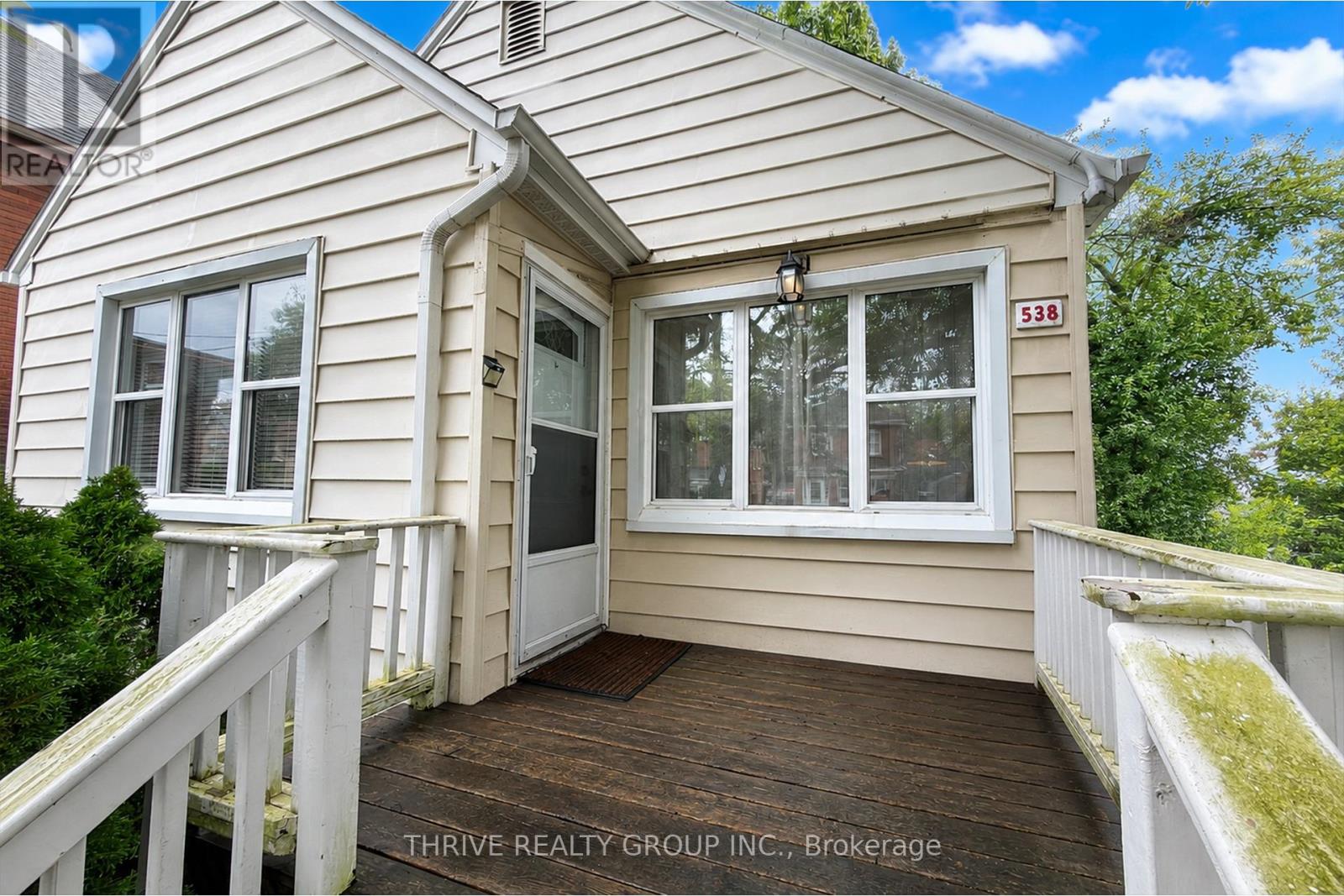 Upper - 538 Quebec Street Property Photo 2