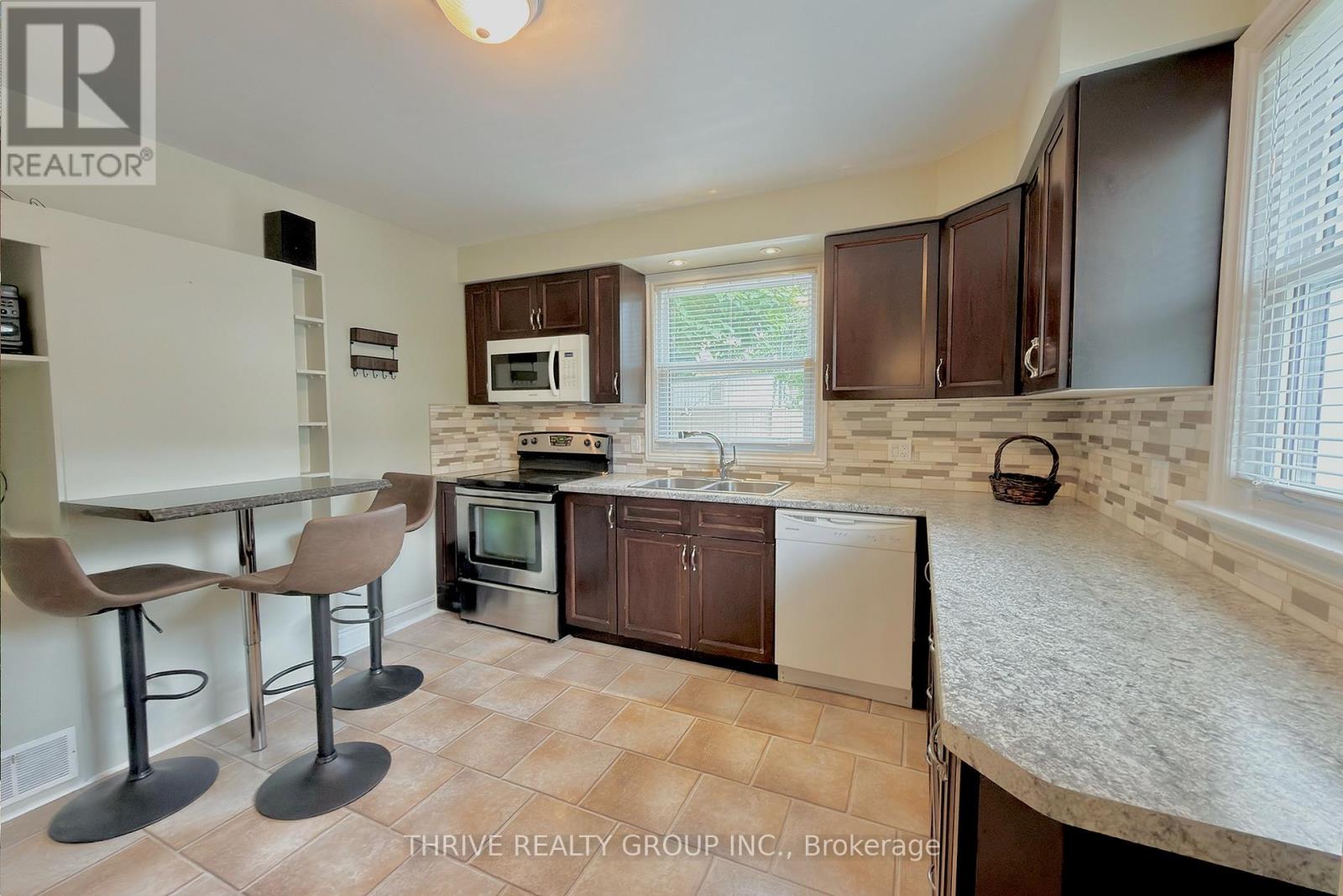 Upper - 538 Quebec Street Property Photo 3