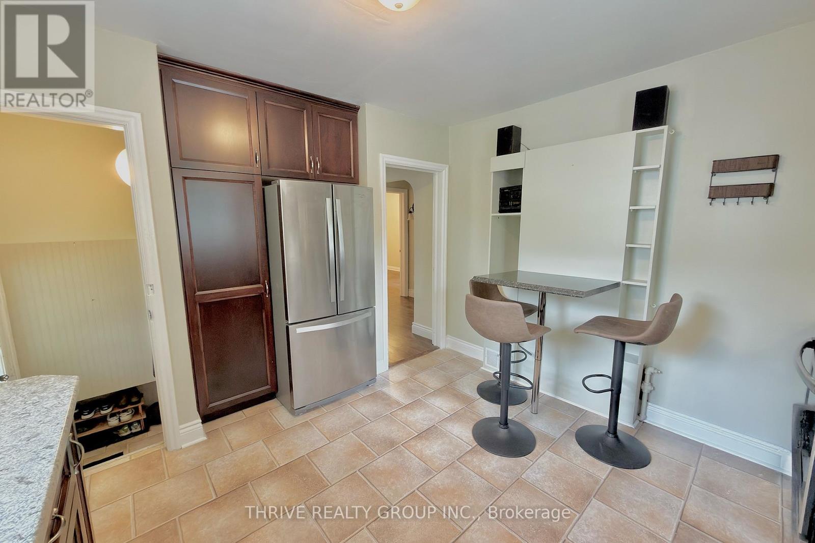 Upper - 538 Quebec Street Property Photo 4