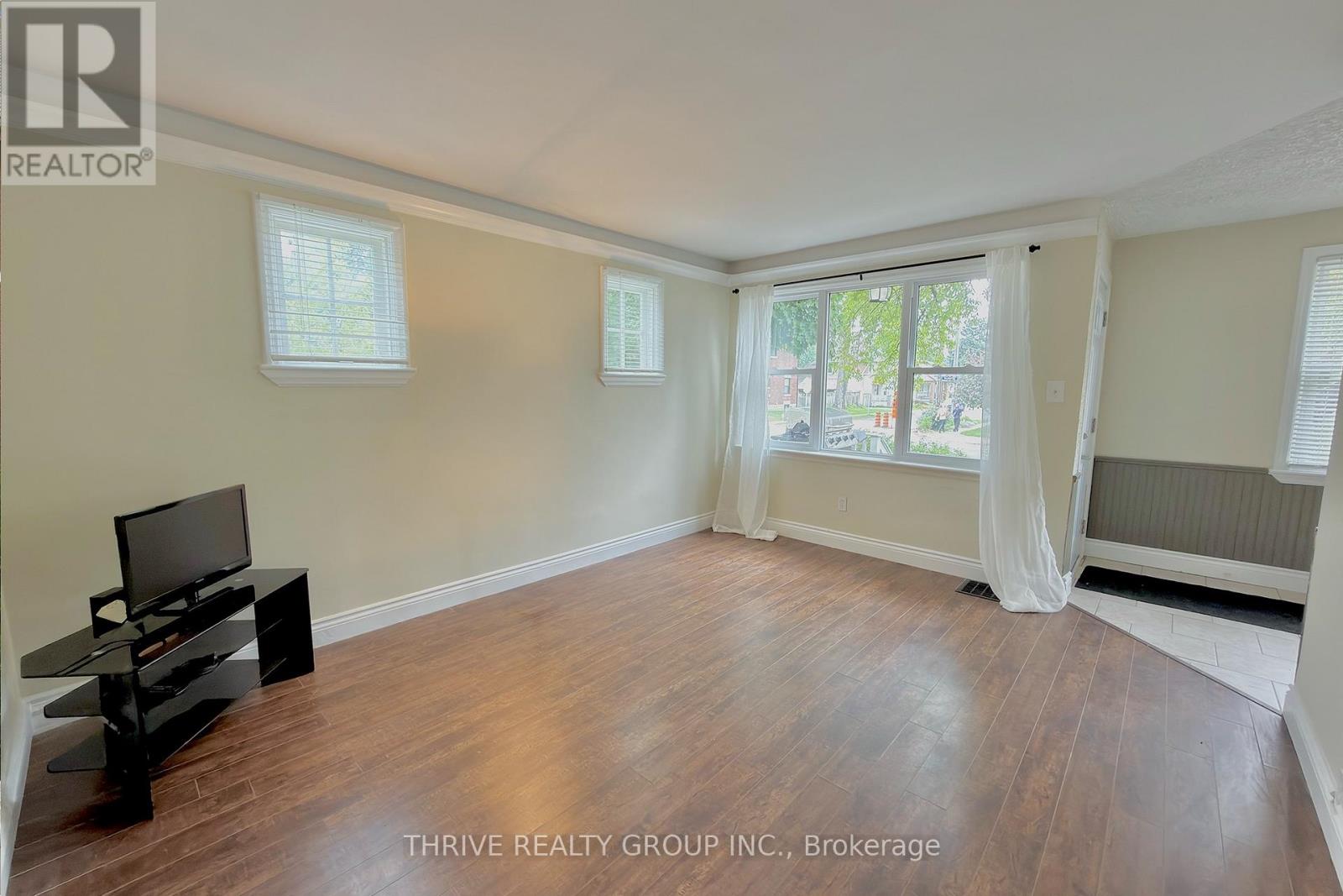 Upper - 538 Quebec Street Property Photo 6