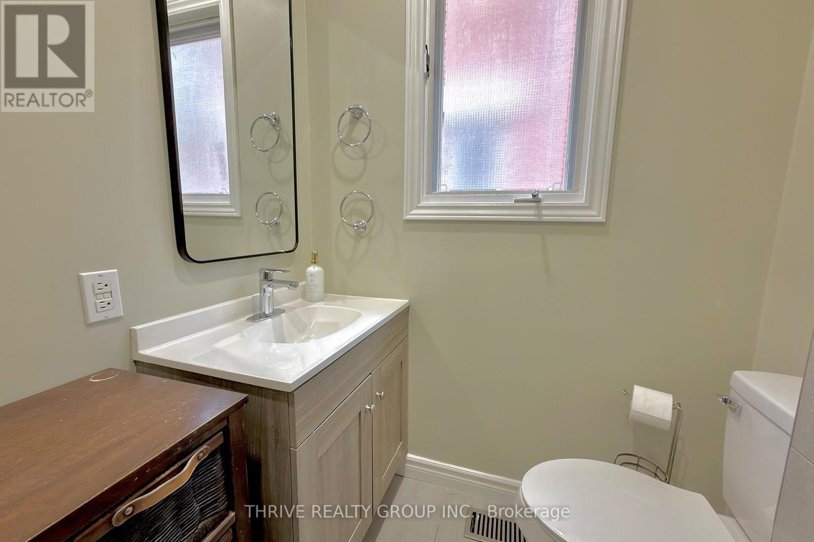 Upper - 538 Quebec Street Property Photo 12