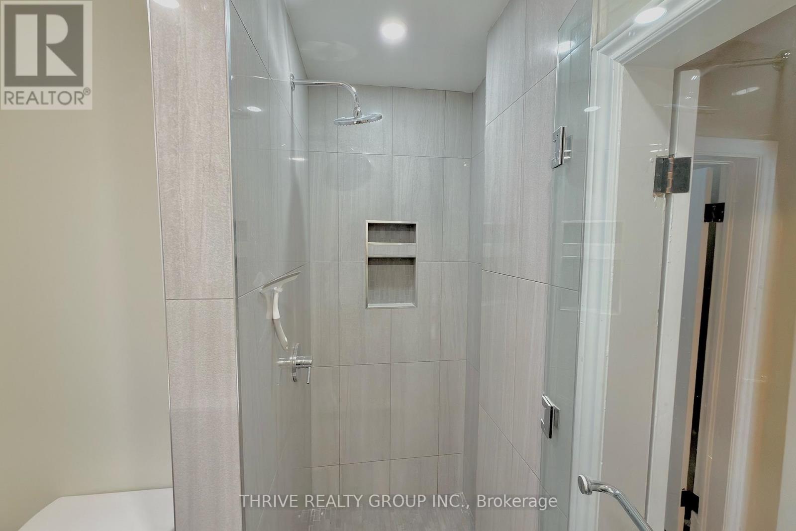 Upper - 538 Quebec Street Property Photo 13