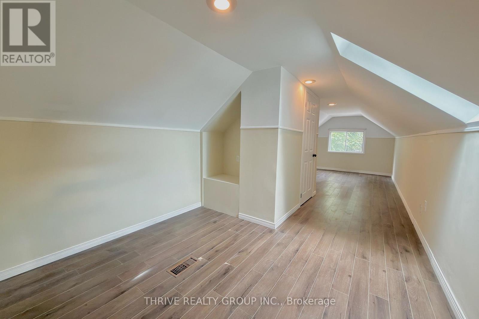 Upper - 538 Quebec Street Property Photo 16