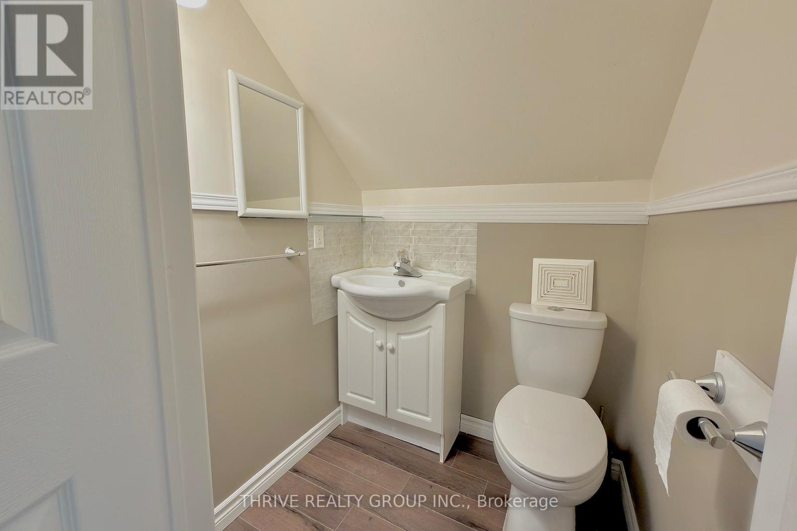 Upper - 538 Quebec Street Property Photo 19