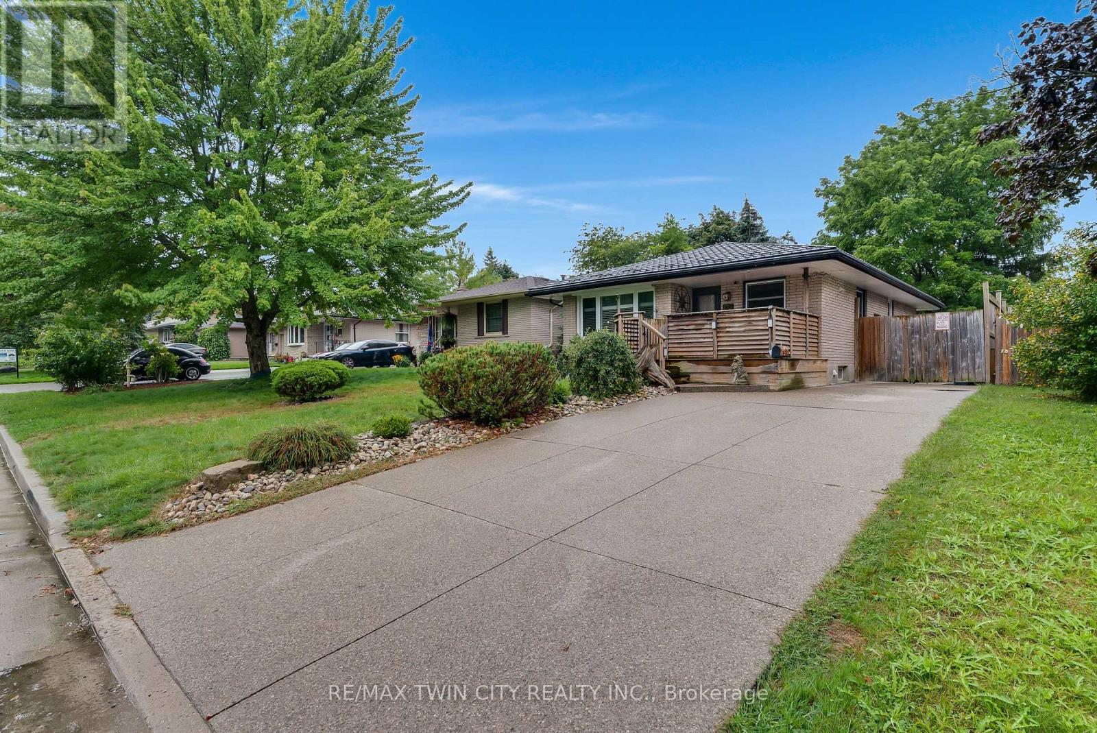 83 Kimberly Crescent Property Photo 1