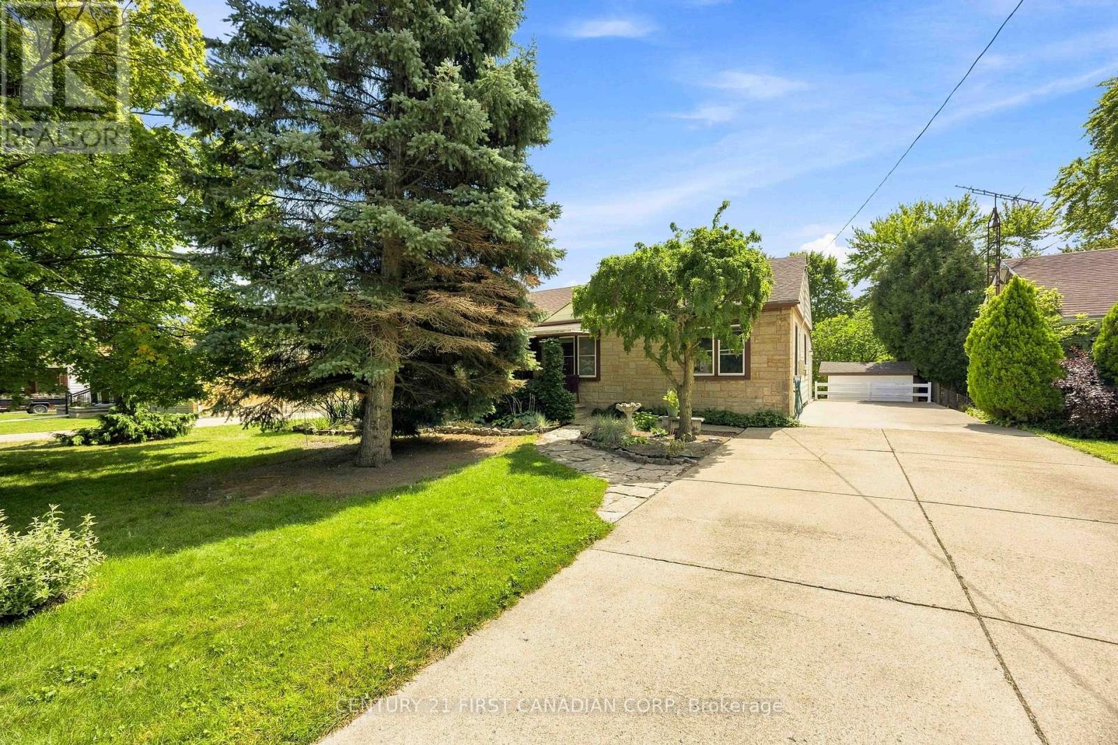 1027 LONDON ROAD Property Photo 1