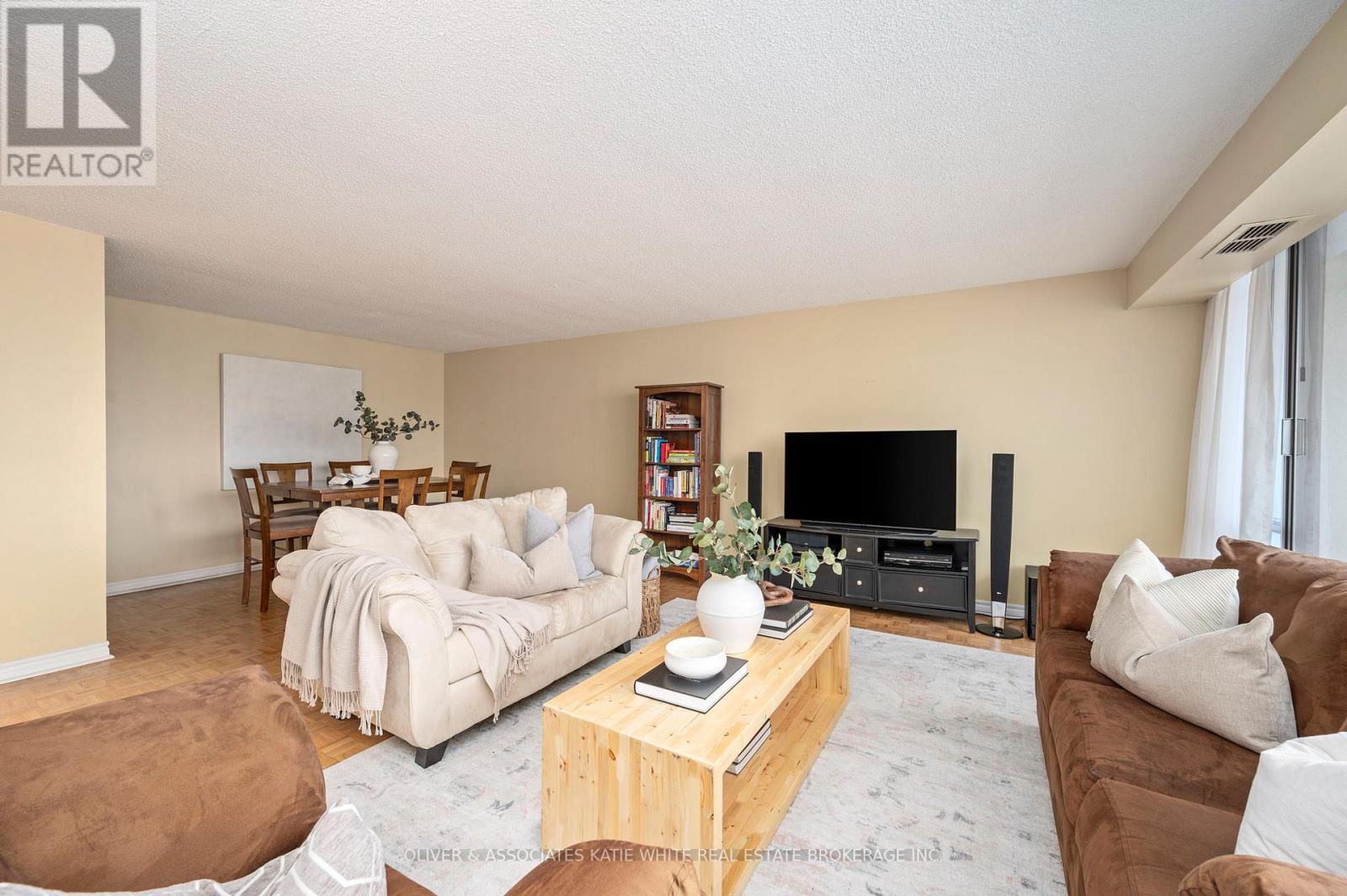 1507 - 380 King Street Property Photo 5