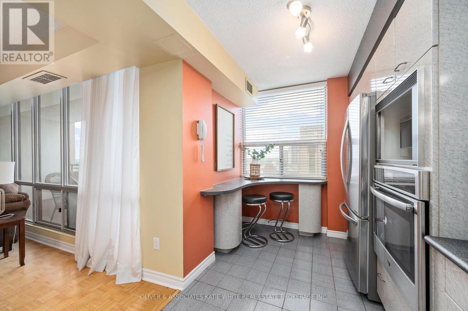 1507 - 380 King Street Property Photo 9