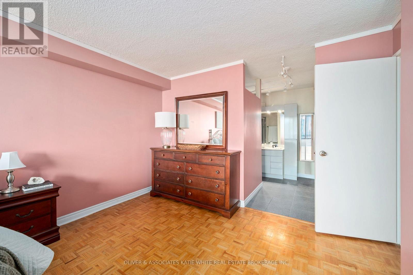 1507 - 380 King Street Property Photo 18
