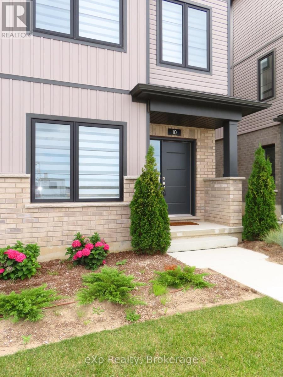10 Balladry Boulevard Property Photo 2