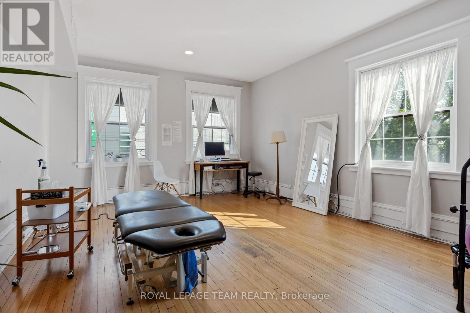 365 Richmond Road Property Photo 20