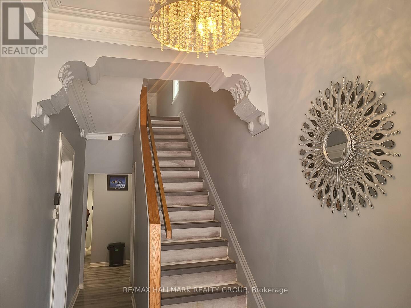474 Somerset Street W Property Photo 2