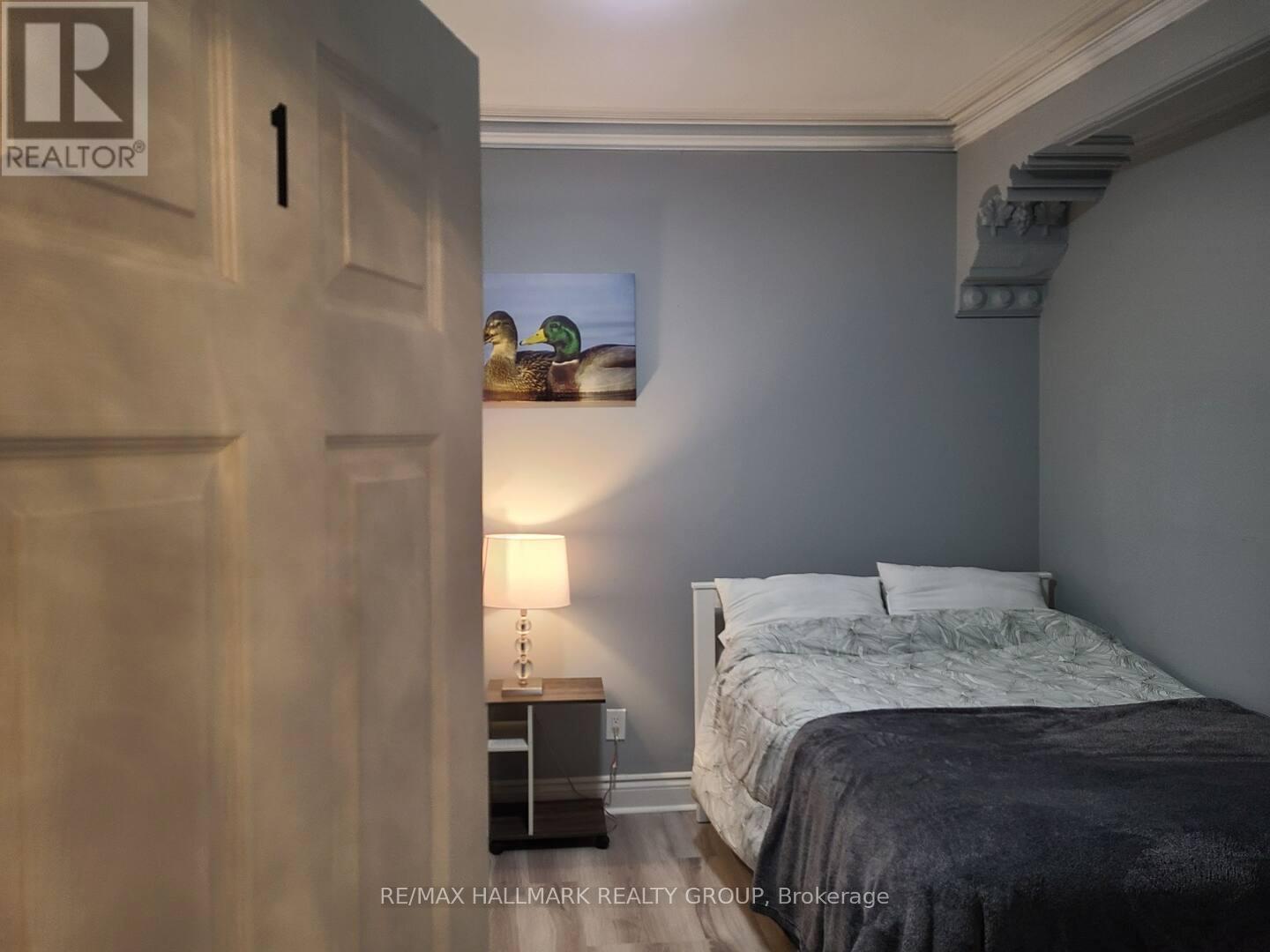 474 Somerset Street W Property Photo 3