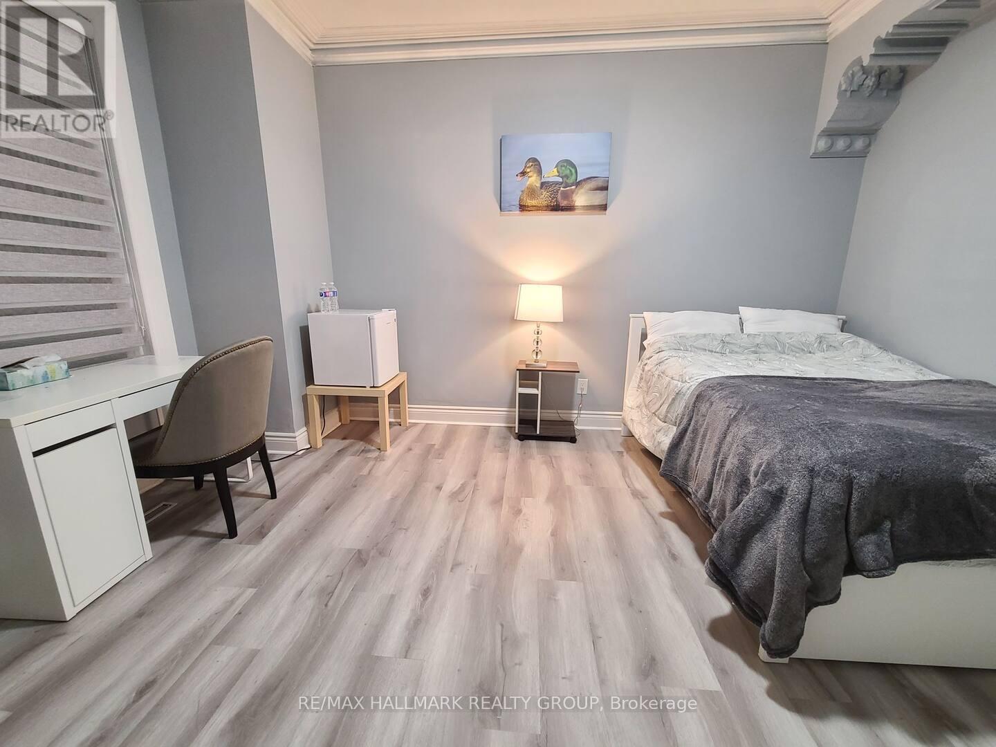 474 Somerset Street W Property Photo 4