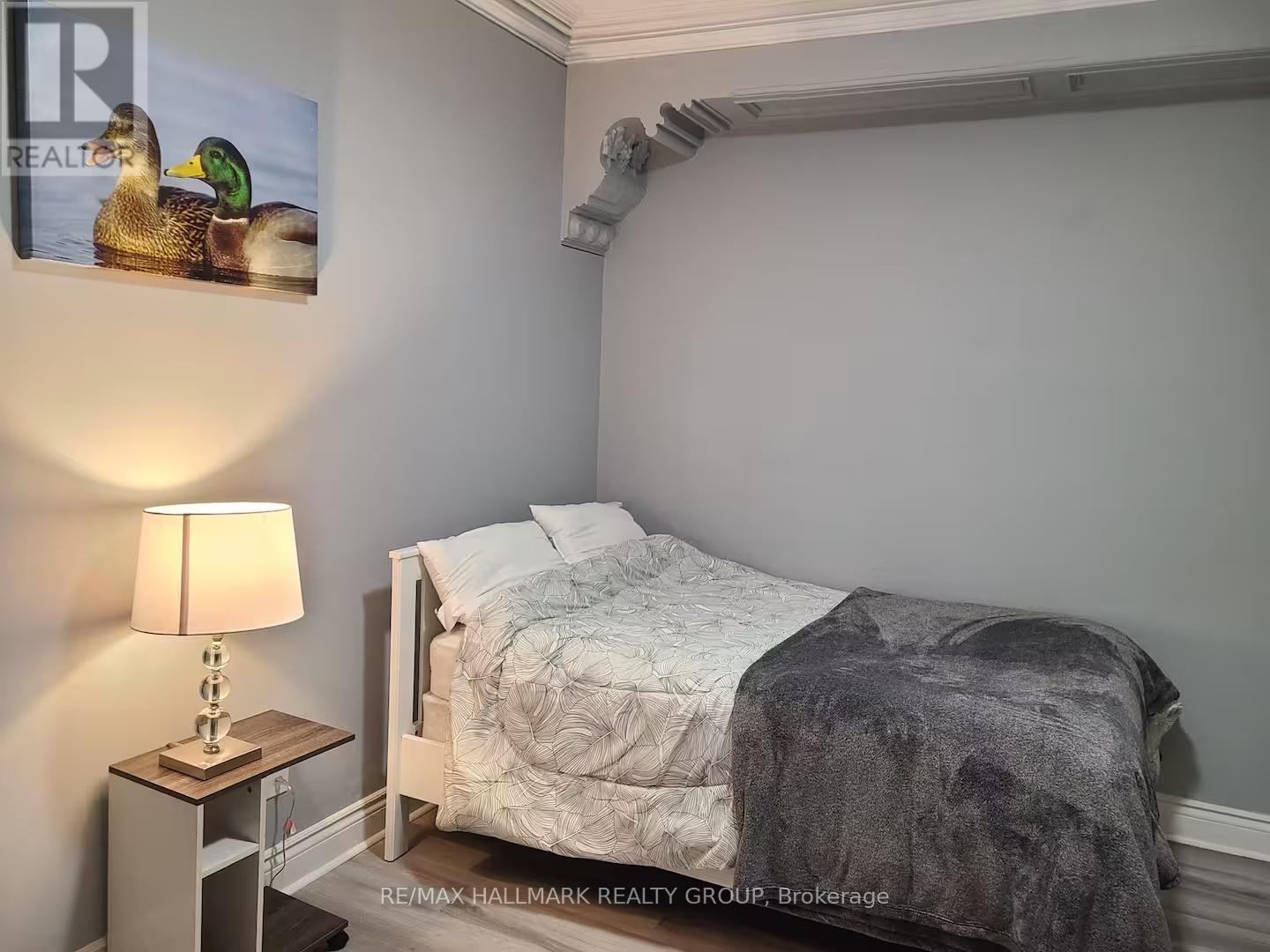474 Somerset Street W Property Photo 6