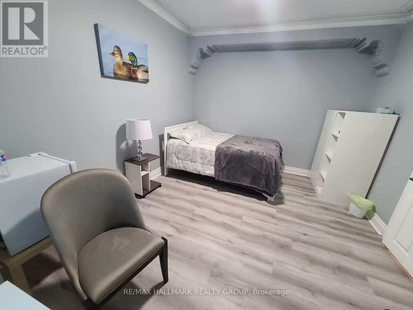 474 Somerset Street W Property Photo 7