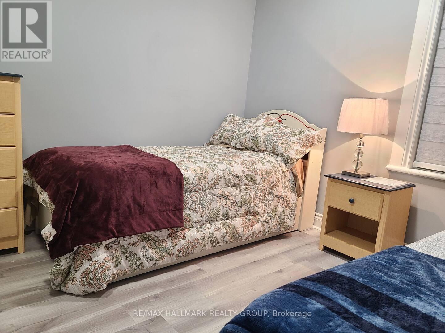 474 Somerset Street W Property Photo 11