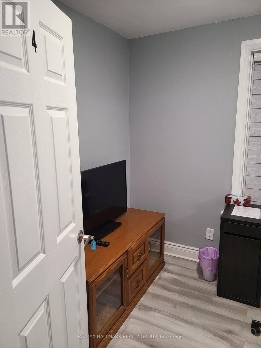 474 Somerset Street W Property Photo 14