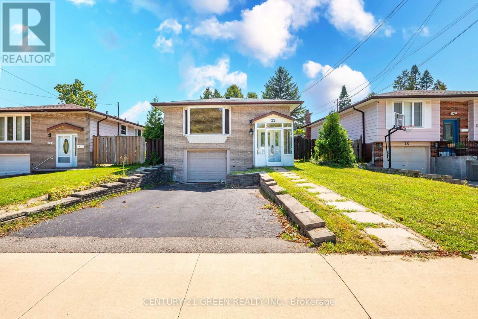 22 Quaker Crescent Property Photo 1