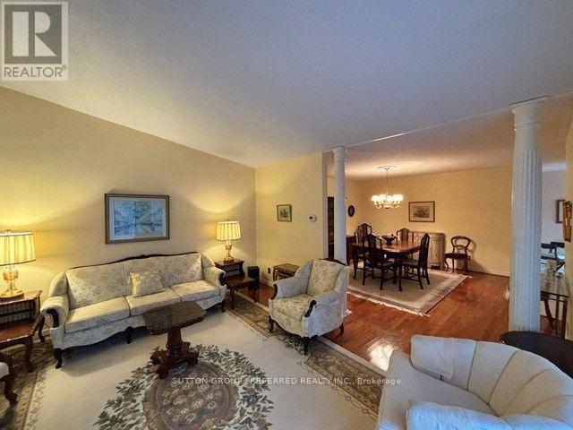 40 - 60 Fiddlers Green Road Property Photo 3
