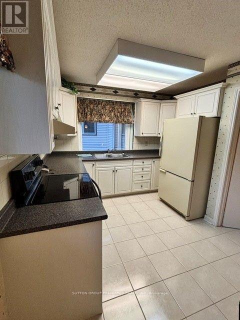 40 - 60 Fiddlers Green Road Property Photo 9