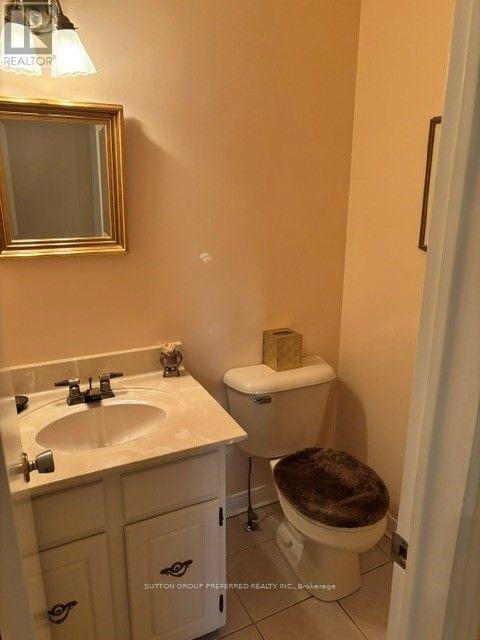 40 - 60 Fiddlers Green Road Property Photo 17