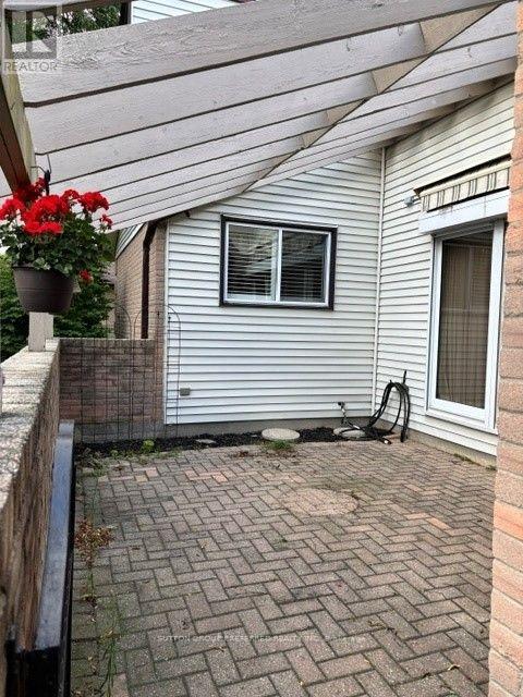 40 - 60 Fiddlers Green Road Property Photo 27